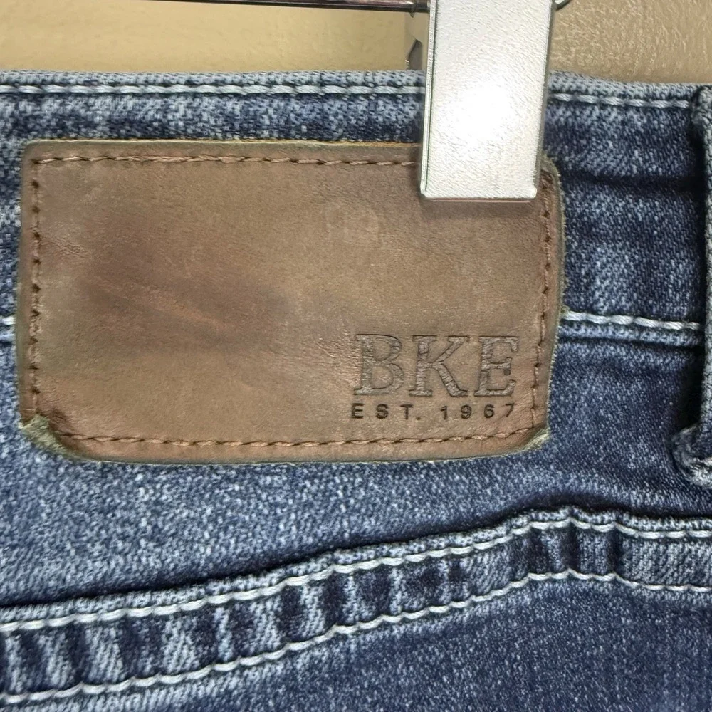BKE Tyler Jeans Mens 34x34 (35x33 measured)Blue Straight Leg Medium Wash Stretch